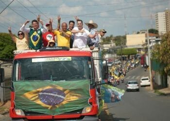 Carros e motos tomaram as ruas de Anápolis em motocarreata pró-Bolsonaro, Major Vitor Hugo e Wilder Morais