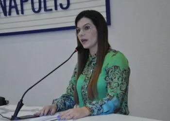“Ele fez o compromisso comigo de que o projeto da Upa Veterinária será lançado em novembro”, disse Thaís após reunião com Roberto Naves