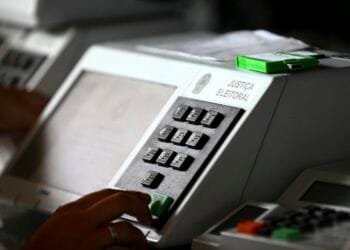 Mais de 156 milhões de pessoas estão aptas a votar neste domingo