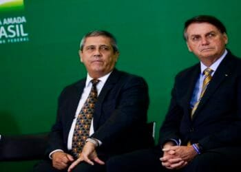 Bolsonaro recebe Braga Netto e integrantes das Forças Armadas no Palácio da Alvorada
