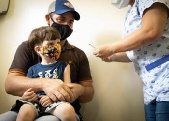 Vacinação em crianças de seis meses a três anos incompletos com comorbidades continua em Anápolis