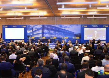 Prefeitos e vereadores defendem em Brasília mais recursos para a merenda escolar