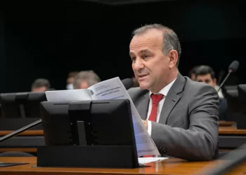 Deputado petista diz ter usado R$ 1,3 mi do orçamento secreto por engano