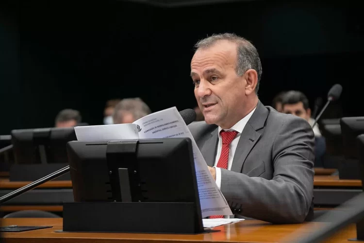 Deputado petista diz ter usado R$ 1,3 mi do orçamento secreto por engano