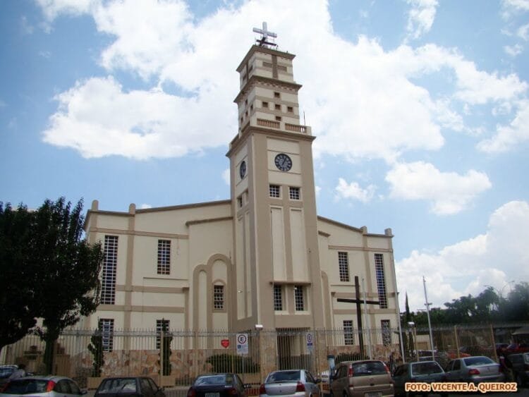 Falso Padre: Homem se passa por Padre e aplica golpe em igreja católica de Anápolis