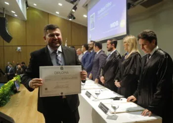 Vivian Naves é Diplomada Deputada Estadual por Goiás