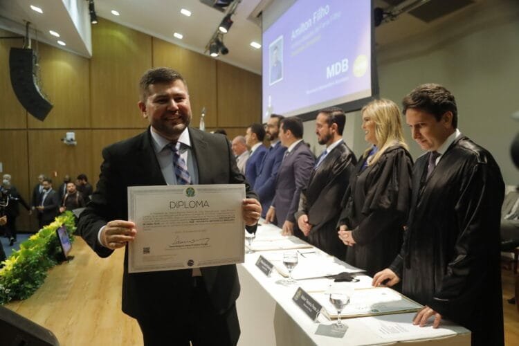 Vivian Naves é Diplomada Deputada Estadual por Goiás