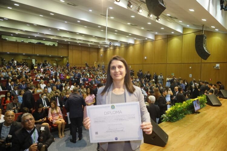 Vivian Naves é Diplomada Deputada Estadual por Goiás