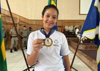 Programa contra as drogas e a violência orienta estudantes da rede municipal