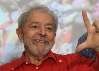 Urgente: Equipe de Lula cogita acabar com as escolas cívico-militares