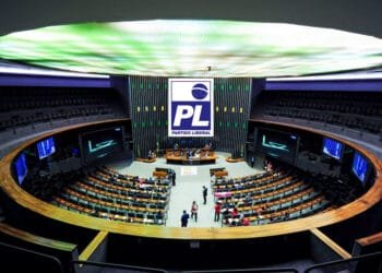 Partido de Bolsonaro vota contra PEC da Gastança e reitera compromisso com o Auxílio Brasil