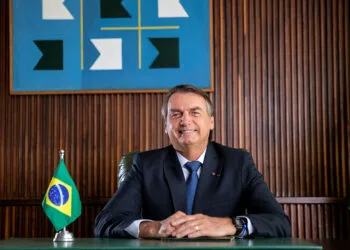 Bolsonaro exalta conquistas de sua gestão, condena atos terroristas e critica futuro governo