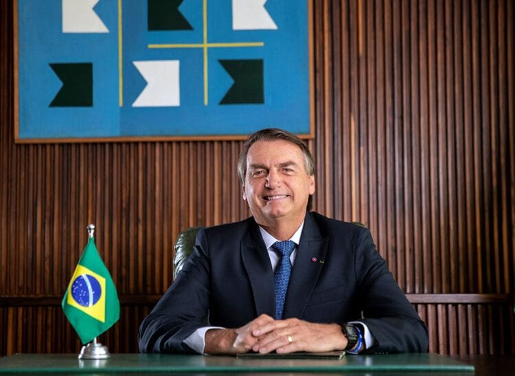 Bolsonaro exalta conquistas de sua gestão, condena atos terroristas e critica futuro governo