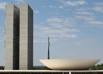 Deputados entram em acordo para que PEC da Transição seja aprovada e dure um ano