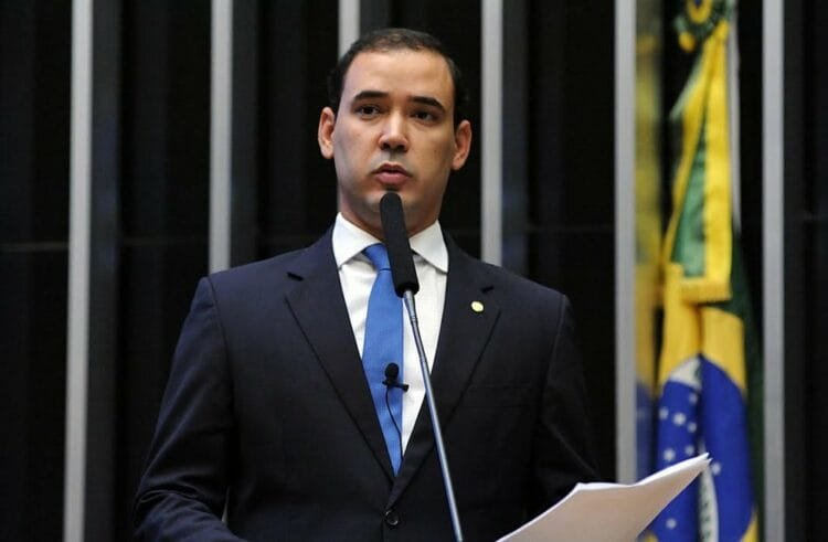 Deputado quer lei para impedir uso do BNDES para outros países