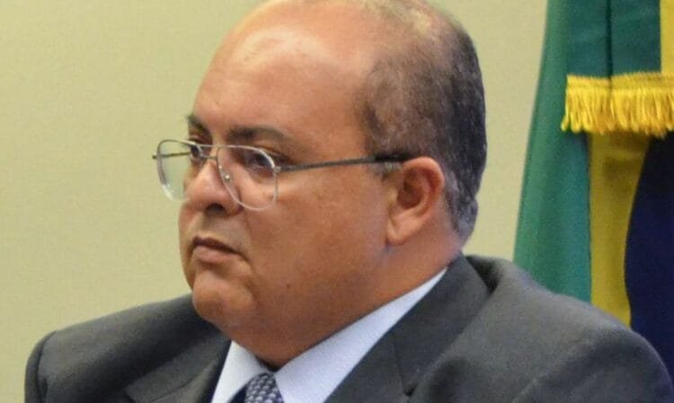 Ibaneis Rocha: PF faz operação de busca e apreensão na casa do governador, afastado, do DF