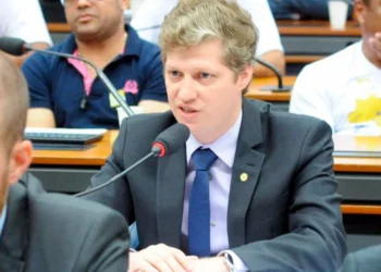 Deputado retoma projeto de “CPI do Xandão”