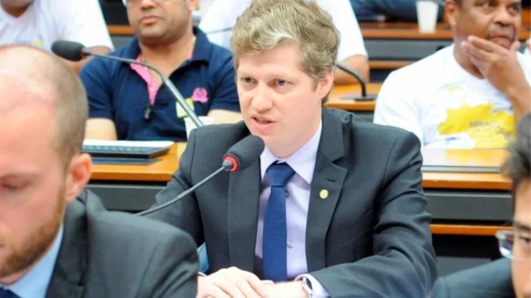 Deputado retoma projeto de “CPI do Xandão”