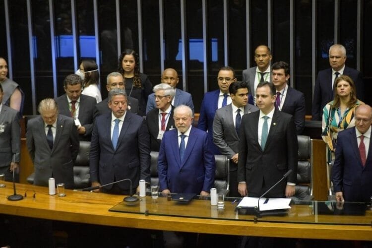 A falsa sensação de um governo para o povo – Direto de Brasília