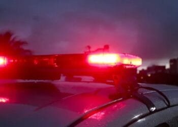 URGENTE: Homem é preso por imobilizar esposa para vizinho estuprá-la