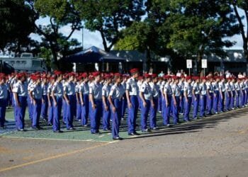 Lula autoriza MEC fechar programa de escolas cívico-militares