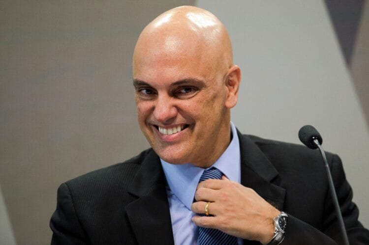 Urgente: Alexandre de Moraes proíbe bloqueio de vias e de prédios públicos em todo o Brasil