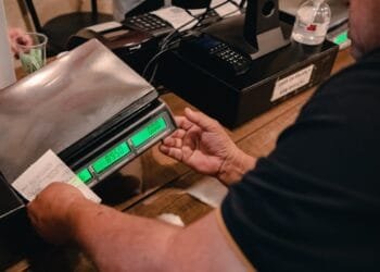 Inmetro e Procon Anápolis realizam fiscalização de balanças em restaurantes por quilo