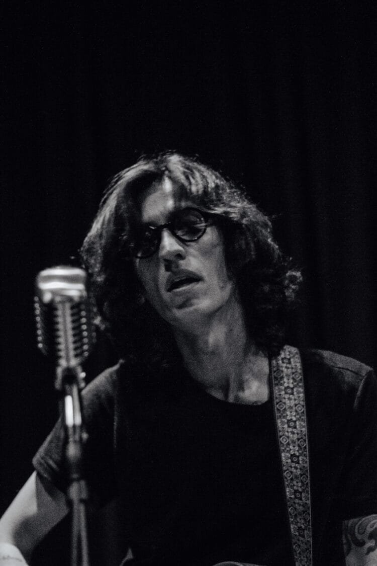 Lucas Lanne apresenta single “Trem” de seu primeiro EP solo em show no Teatro Municipal