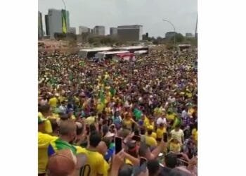 AO VIVO: Esplanada dos Ministérios lotada com manifestação pacífica neste domingo