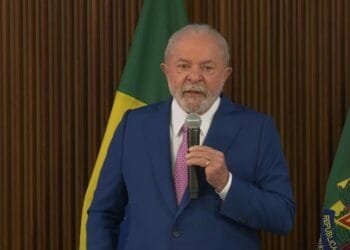 Presidente Lula decreta intervenção federal no DF e diz que invasores serão ‘encontrados e punidos’