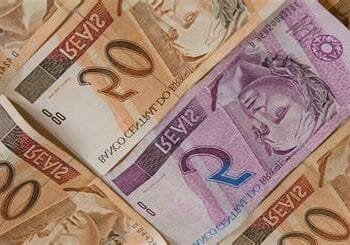 Salário mínimo pode ser reajustado para R$ 1.320 somente em maio