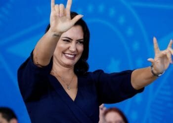 Lula libera sigilo de 100 anos sobre visitas de Michelle Bolsonaro