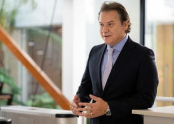 Alta taxa de juros desacelera vendas de veículos, diz presidente da Anfavea