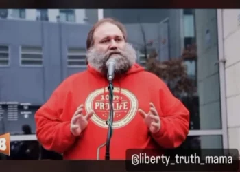 Vídeo: Homem nascido de estupro condena o aborto: “As circunstâncias não determinam meu valor”