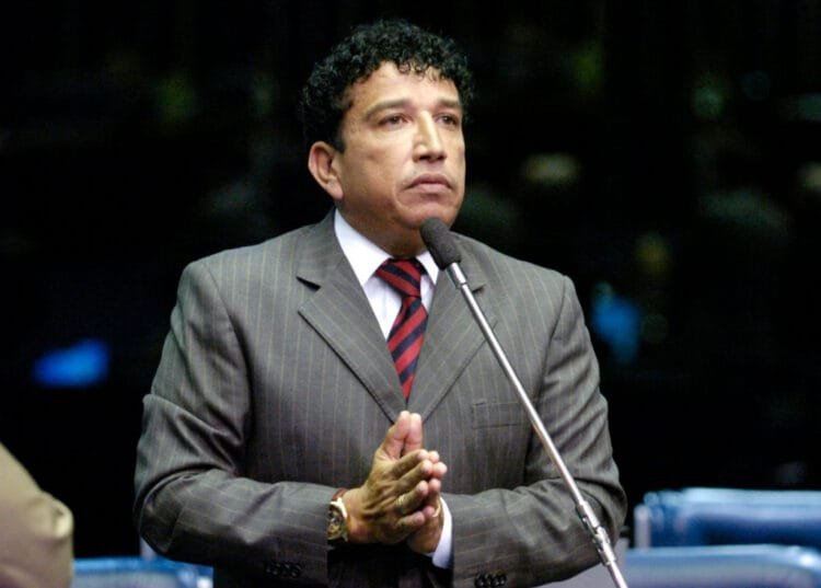 Senador quer tornar crime tratamento para mudança de sexo em crianças