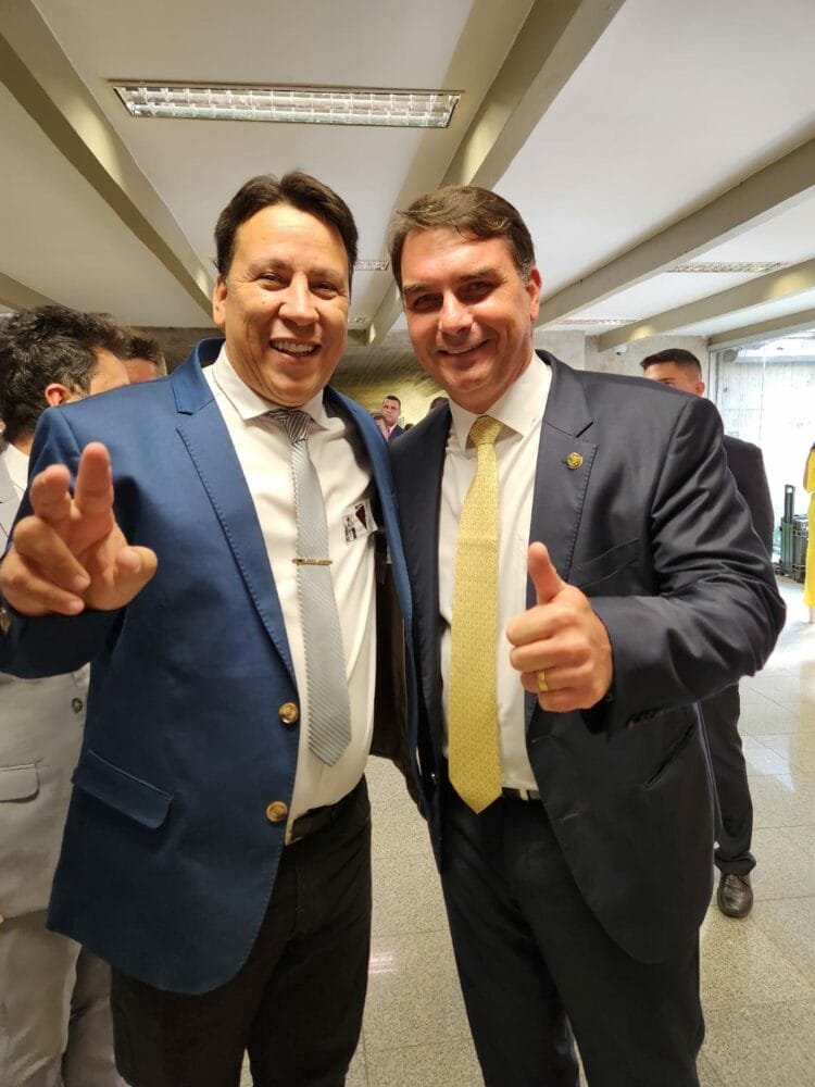 Hélio Araújo convidou Flávio Bolsonaro para participar de evento do PL em Anápolis