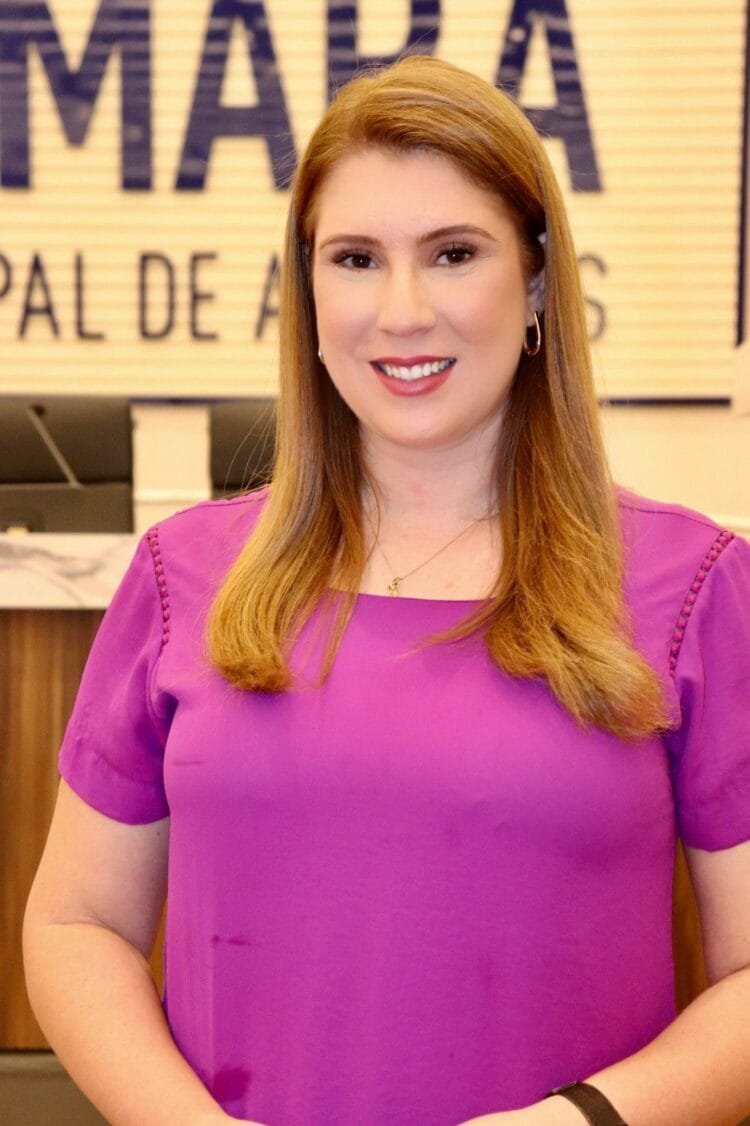 Vereadora apresenta projeto de lei e indicação denominado “Visão do Futuro”