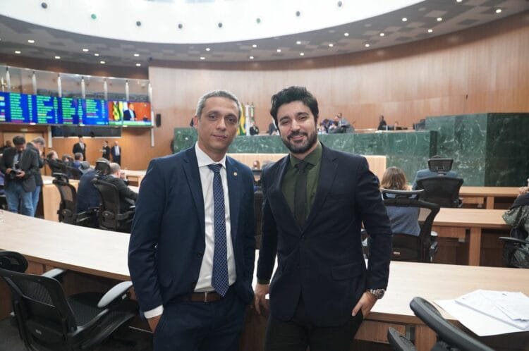 Recordista de votos, Gustavo Gayer cumpre agenda ao lado de Fred Rodrigues, em Anápolis