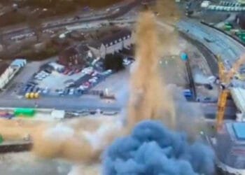 VÍDEO: bomba da Segunda Guerra Mundial explode enquanto especialistas tentavam desarmá-la