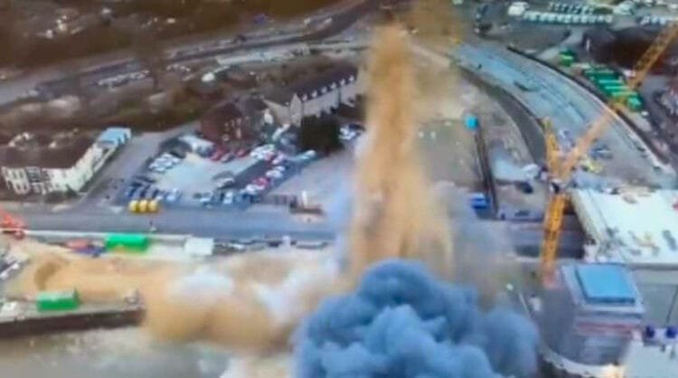 VÍDEO: bomba da Segunda Guerra Mundial explode enquanto especialistas tentavam desarmá-la