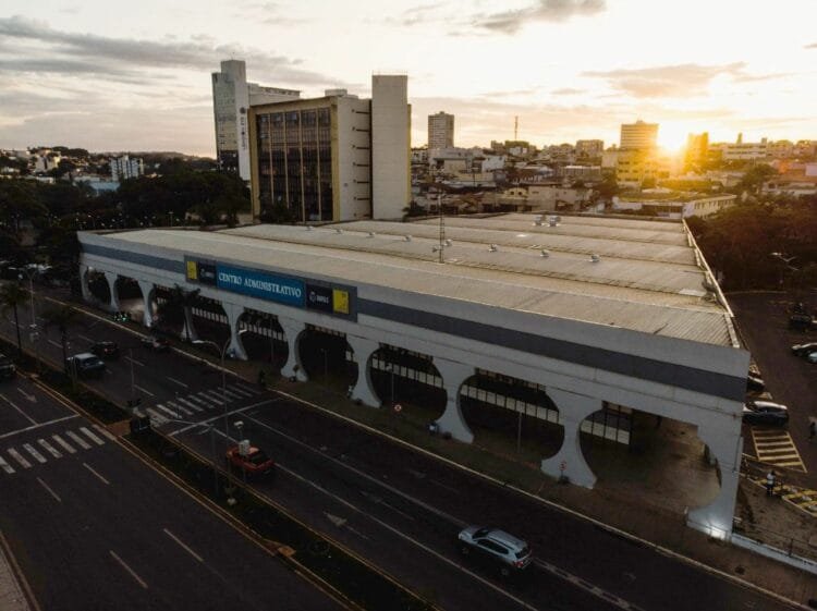 Martelo batido: Prefeitura dará reajuste a professores e servidores administrativos do município