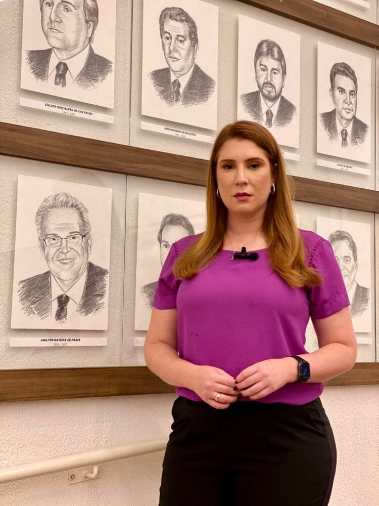 Andreia Rezende apresenta projeto de lei que institui uma “Galeria das Ex-Vereadoras” como forma de incentivo à participação das mulheres política.