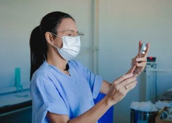 Anápolis inicia vacinação bivalente contra COVID-19 para grupos prioritários