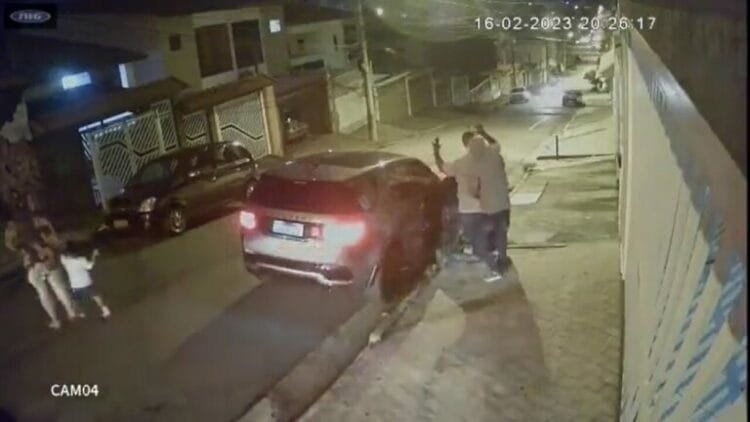 Vídeo: cantor Péricles é roubado em Santo André, no ABC paulista