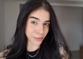 “Minha filha teve uma reação alérgica após cheirar a pimenta”, diz mãe de jovem que está na UTI