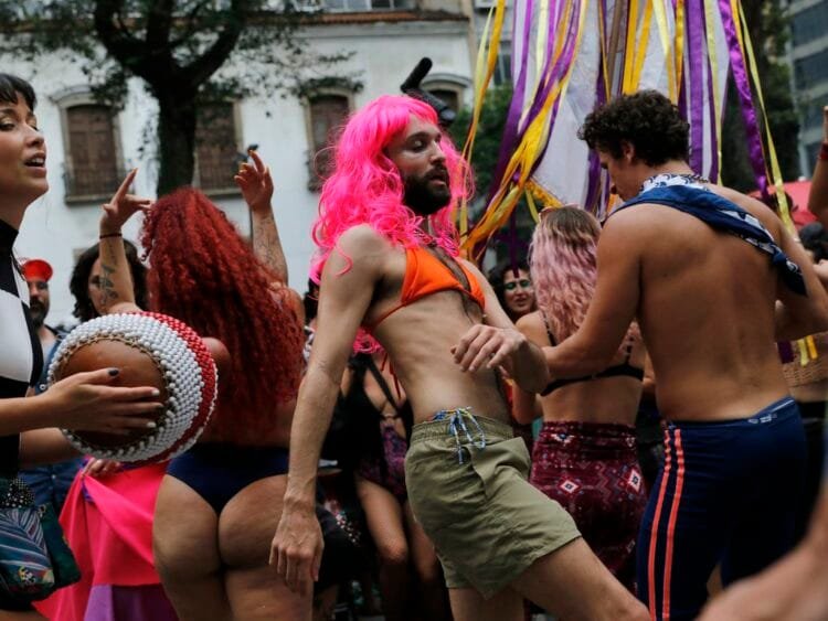 Roubos de smartphones representam 60% dos registros de ocorrência no carnaval
