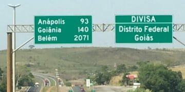 O papel dos deputados distritais na política do entorno em Goiás