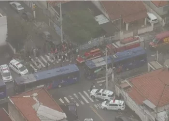 URGENTE: Ataque dentro de escola deixa três professoras e um aluno feridos