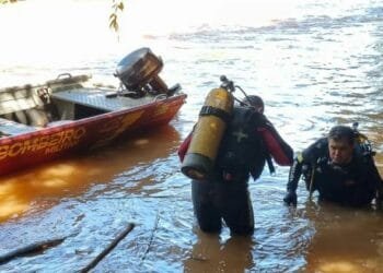 Mergulhadores do 3° BBM de Anápolis encontram corpo de homem que desapareceu enquanto pescava