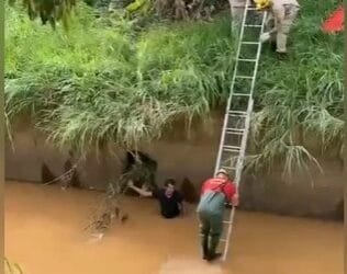 Salvamento difícil: homem é retirado de córrego após nove horas preso